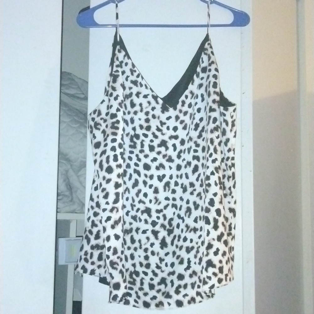 Sleeveless shirt